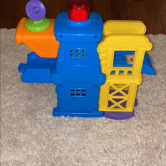 VTech police station with car - Picture 2 of 3